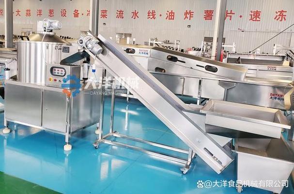 一台萝卜削皮机能抵十几人操作，食品加工厂都在用